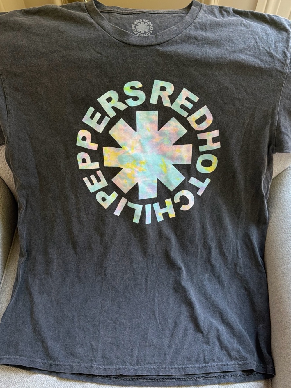 NWOT Large Red Hot Chili Peppers Black Tie-Dye Logo Short Sleeve Tee